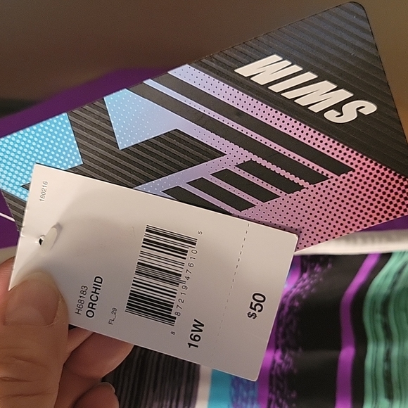 Swimsuit top - Picture 2 of 6